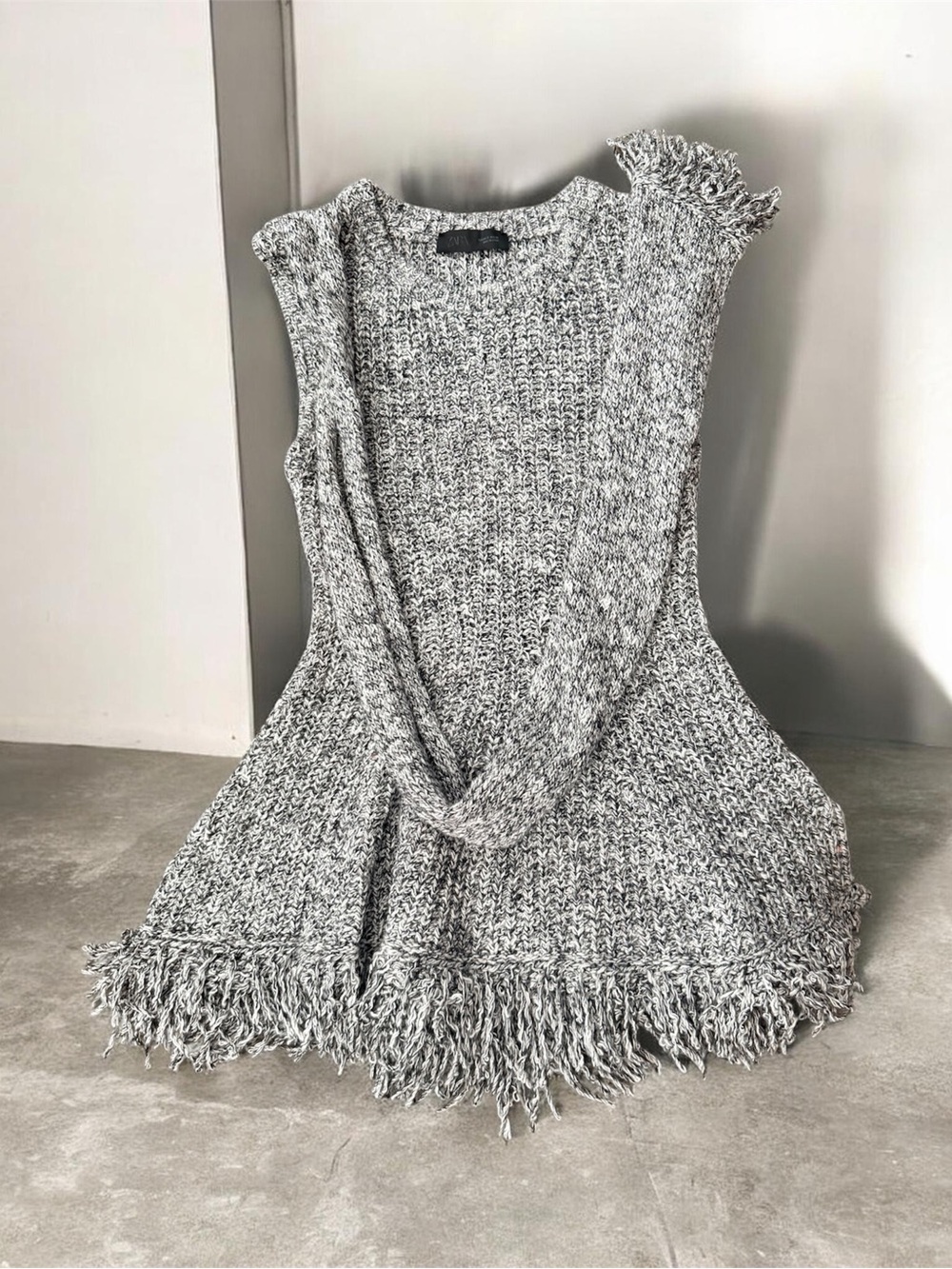 ZARA Knit Sleeveless Sweater With Matching Scarf Fringe Gray White Size S